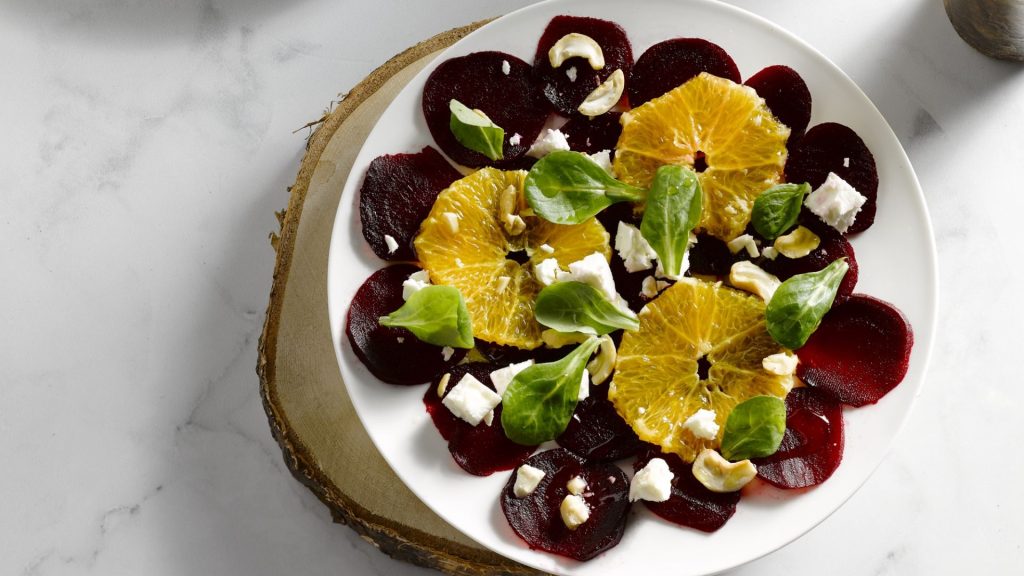 Carpaccio van rode biet en sinaasappel