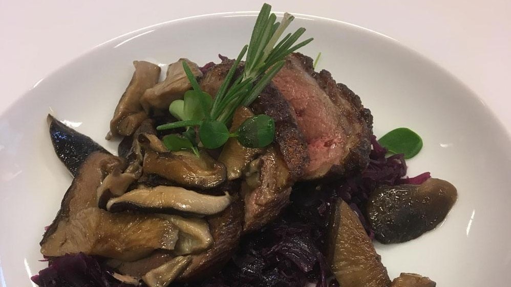 Eendeborstfilet met rode kool