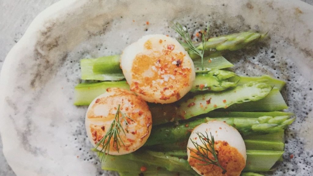 Gebakken-sint-Jacobsoesters-met-asperges