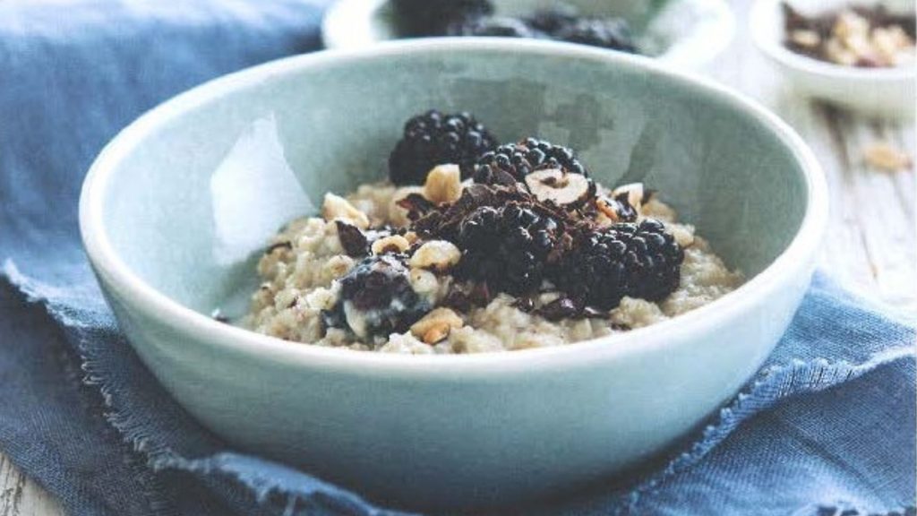 Havermoutpap met braambessen en chocolade