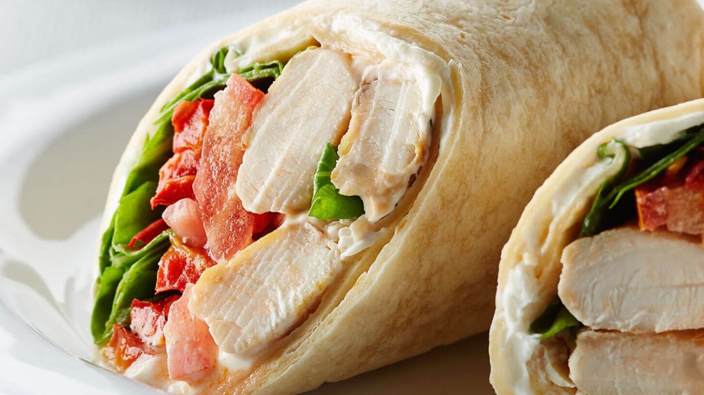 Wrap met kalkoenblokjes en wokgroentjes