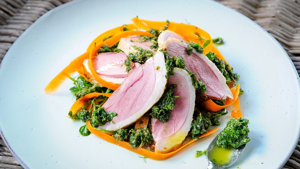 Gerookte eendenborst in salade