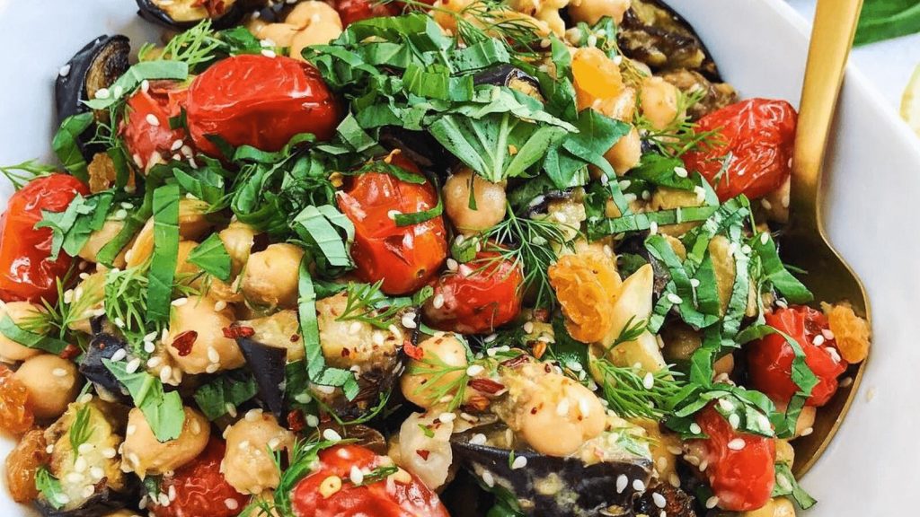 Kikkererwten met aubergine en tomaten