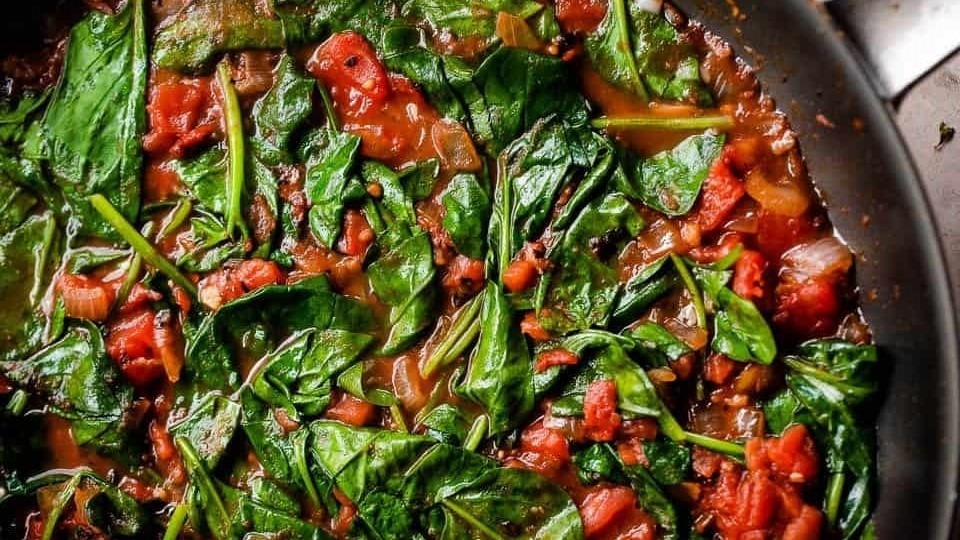 Mozzarella met spinazie en tomaten