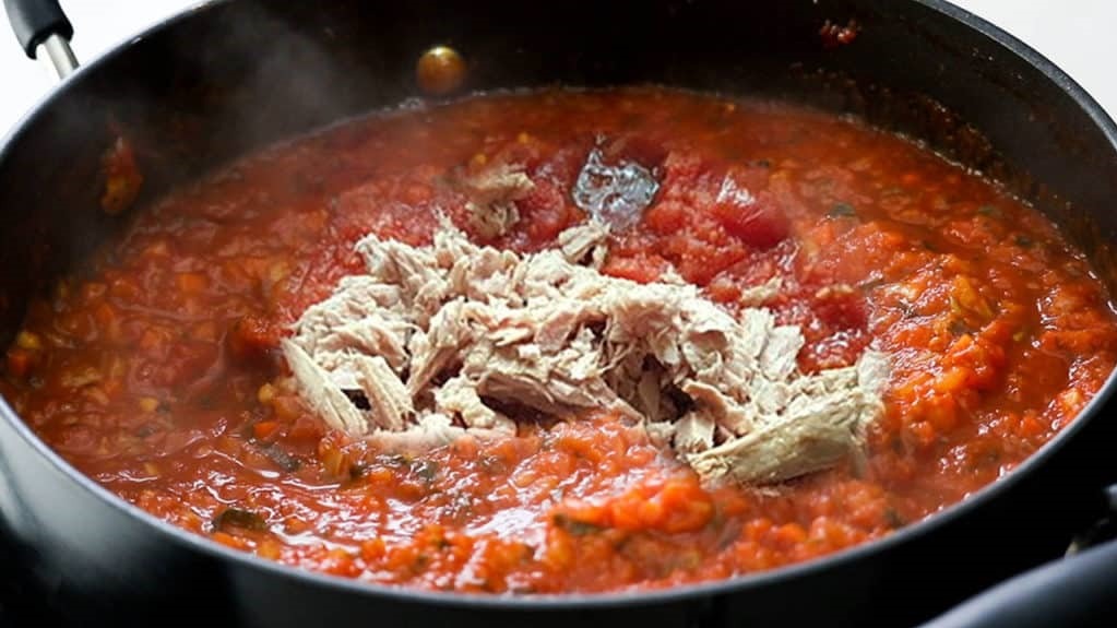 Tonijn uit blik met tomatensaus