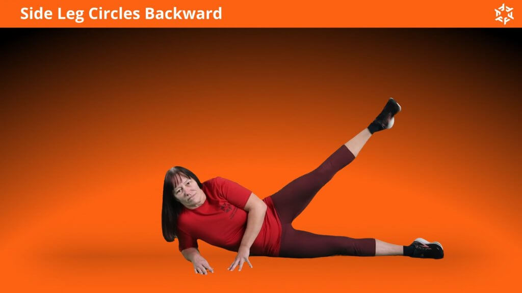 Korte en duidelijke uitleg om Side Leg Circles Backward op een correcte manier uit te voeren en veel voorkomende fouten te vermijden.