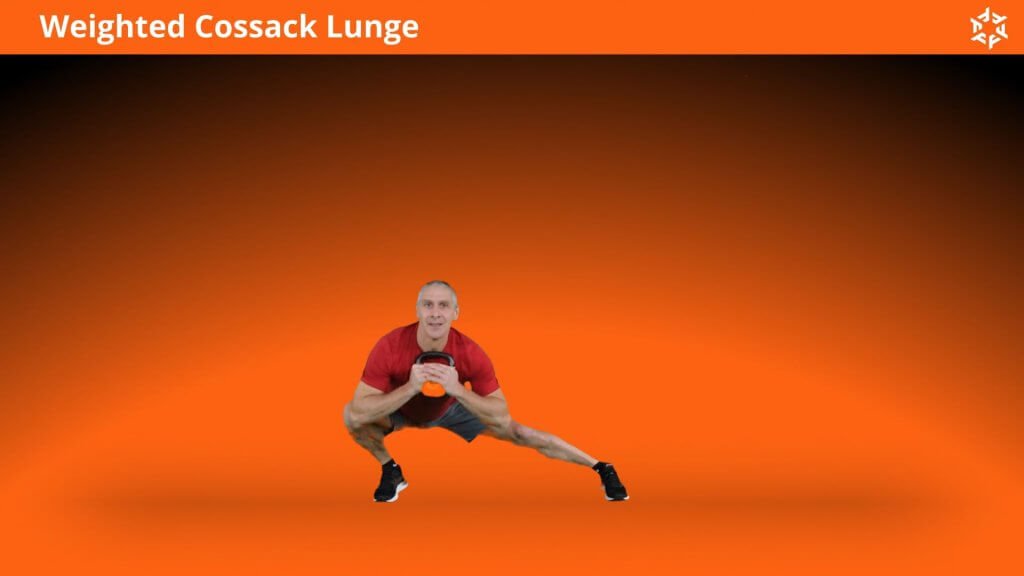 Korte en duidelijke uitleg om Weighted Cossack Lunge op een correcte manier uit te voeren en veel voorkomende fouten te vermijden.